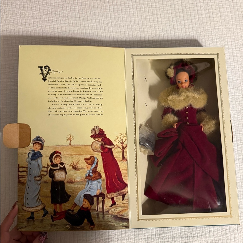 Barbie Vintage Mattel (1994) Special Edition Victorian Elegance NRFB Dress Hat